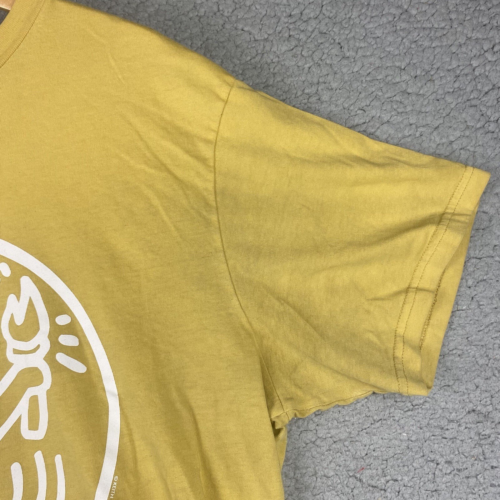 Gap Keith Haring Freedom Pin Mens L Pop Street Art Soft Gold Yellow STAINS READ