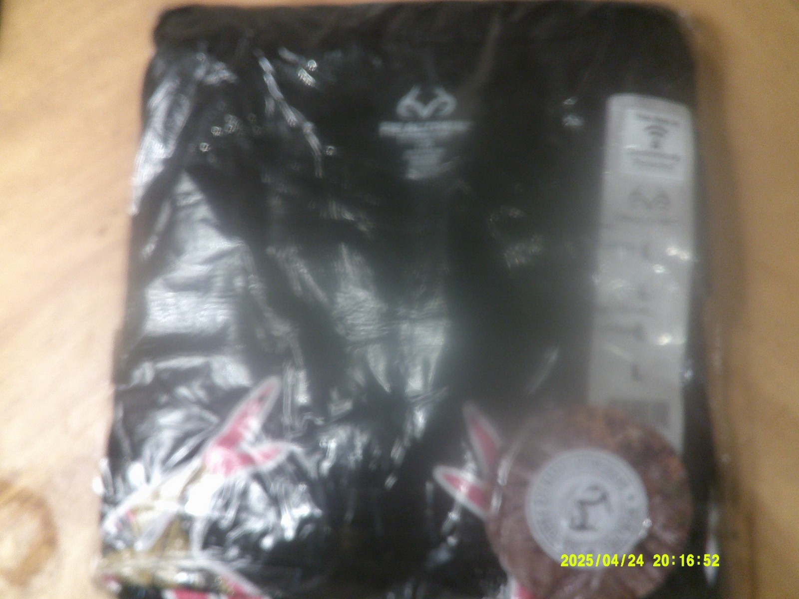 New Still in Plastic Wrapper Adult L Officially Licencsed Realtree Black T shirt