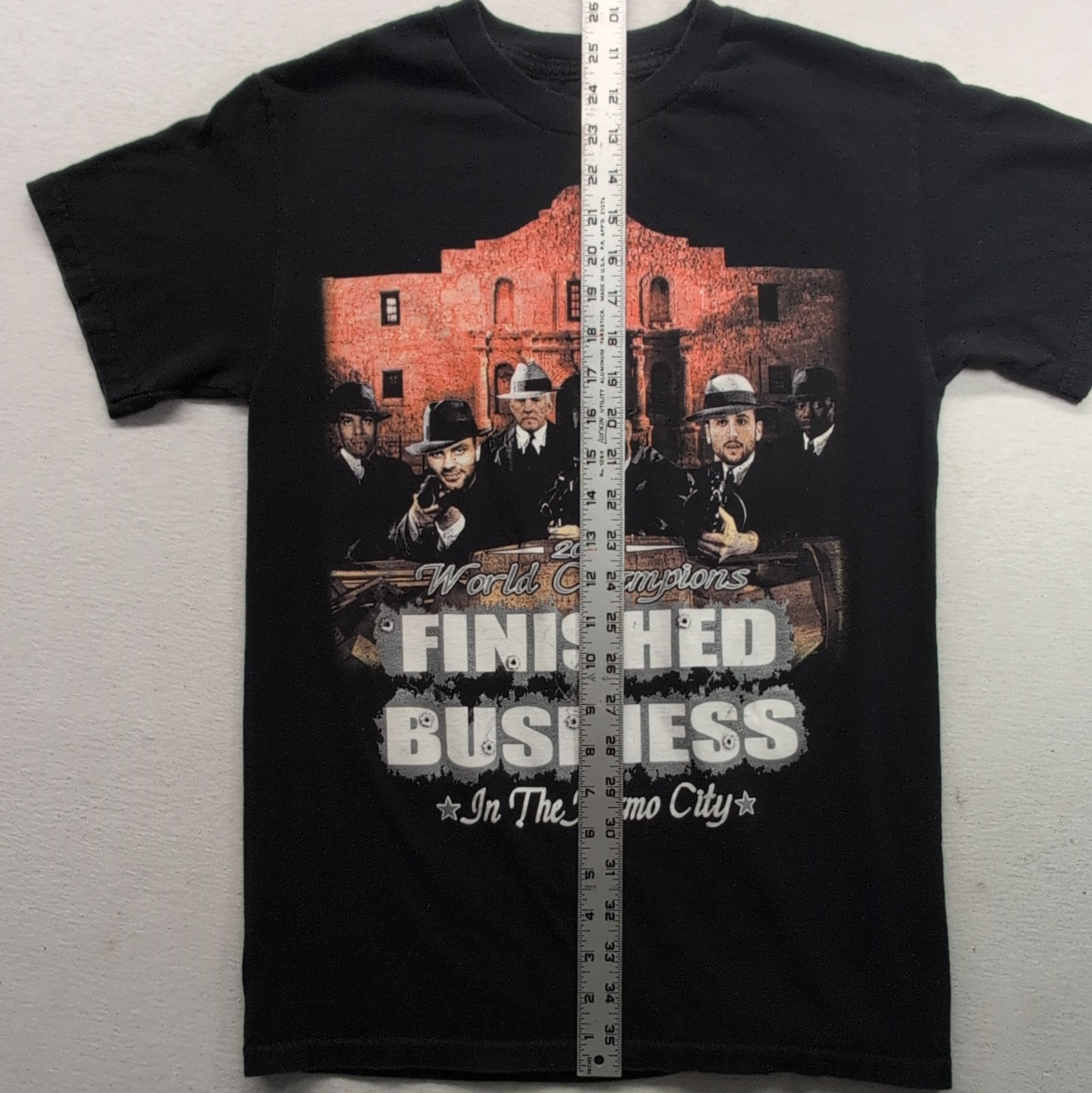 « Custom fan-art graphic tee celebrating the 2014 championship run. » Size Small