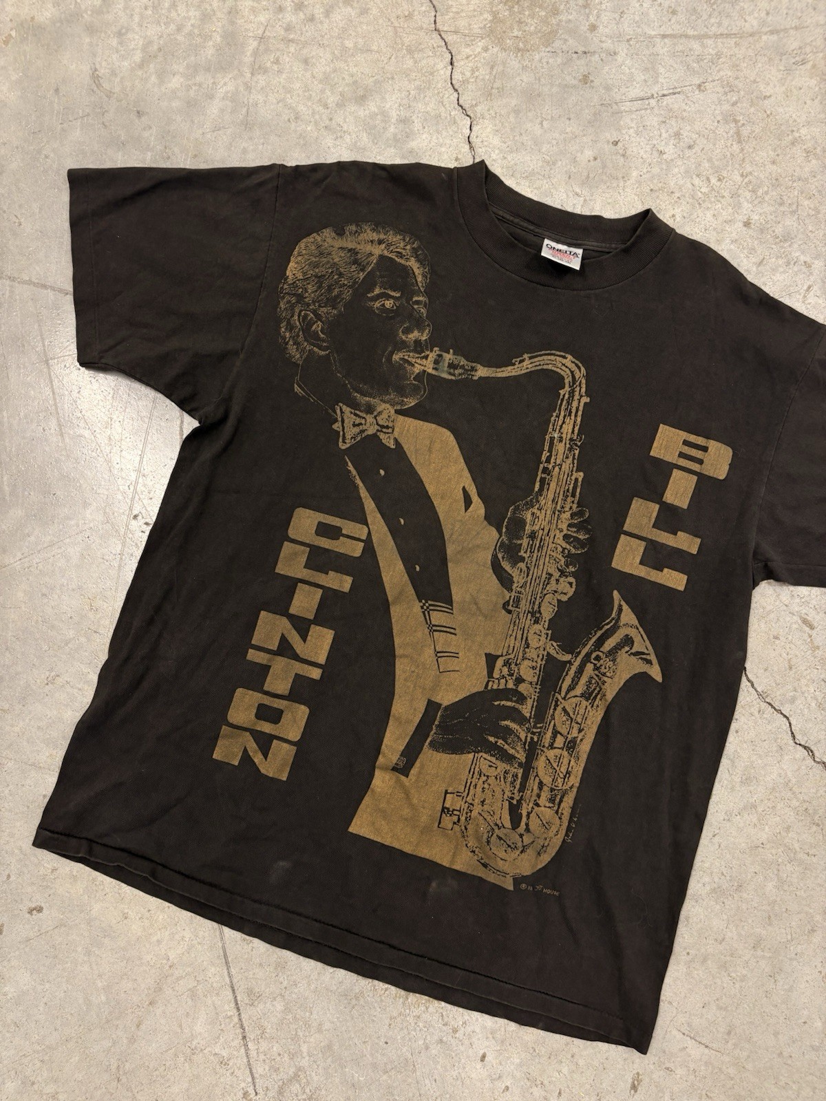 ONEITA Power-T Men&rsquo;s Black Jazz Saxophone Graphic T-Shirt XL Cotton Preshrunk