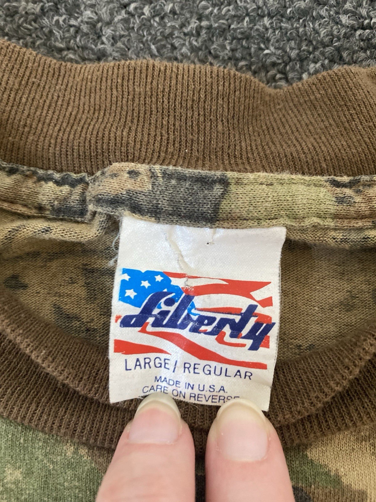 Vintage Liberty Realtree Woodlands Camo T-shirt Mens Size Large Outdoors Hunting