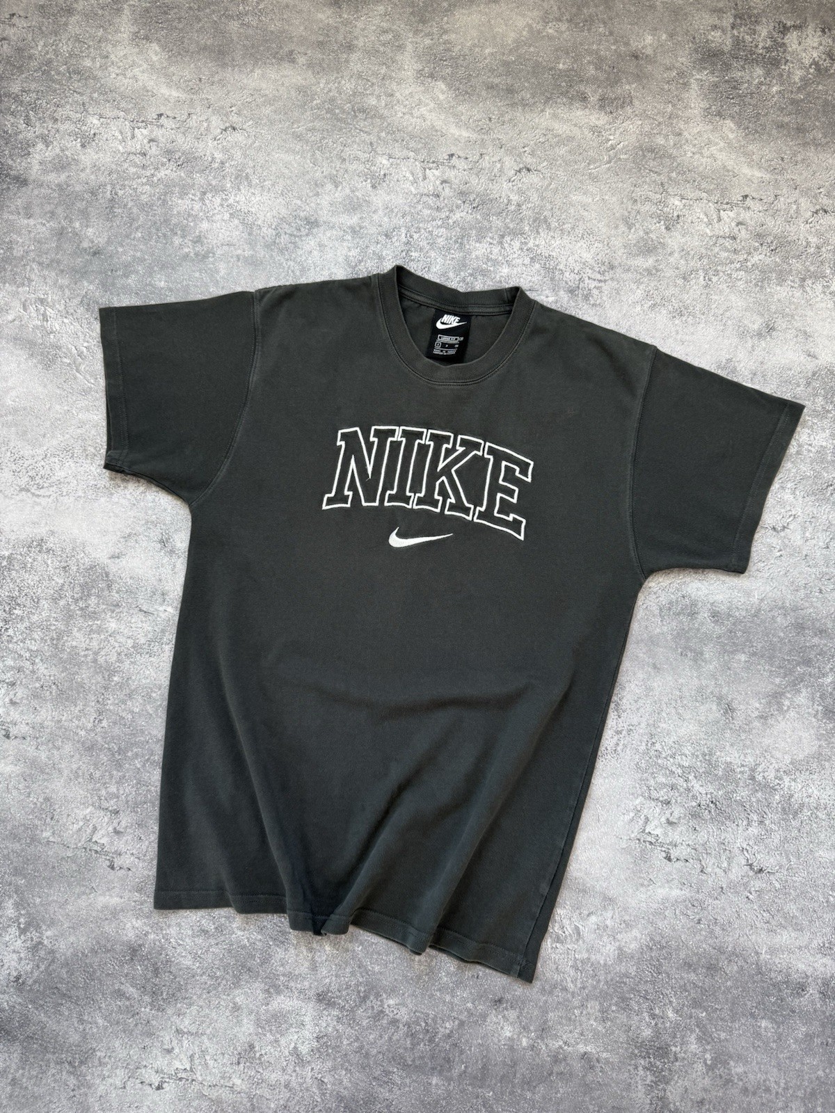 VTG 90s Nike Center Logo T-Shirt Big Logo Swoosh Embroidered Gray Tee Y2K Size S