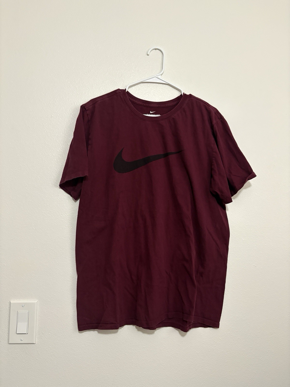 Nike Men&rsquo;s Maroon Short-Sleeve Logo T-Shirt Cotton Blend Athletic Cut XL