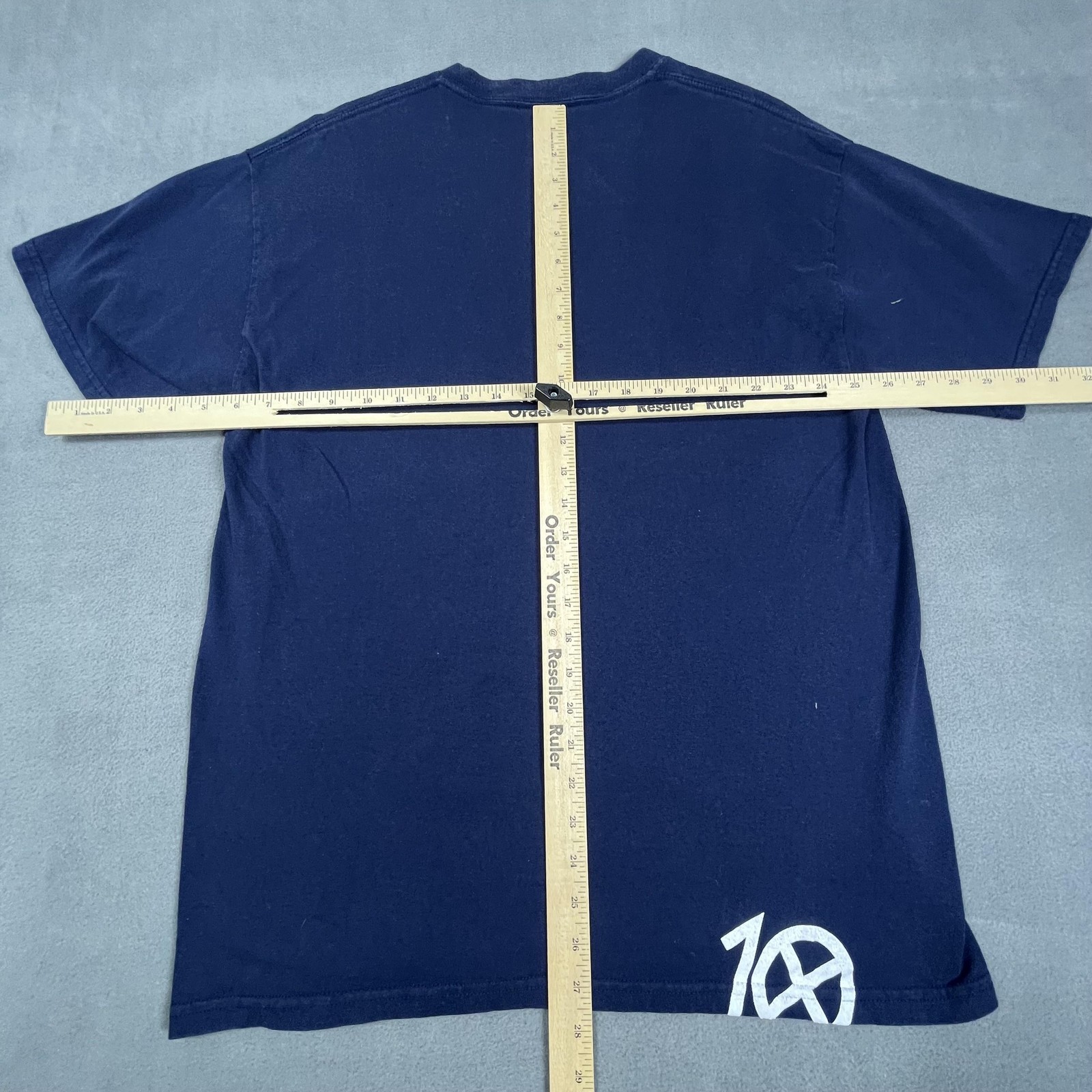 10 Deep Shirt Mens Large Navy Blue Larger Living Graphic Tee Made In USA 2012