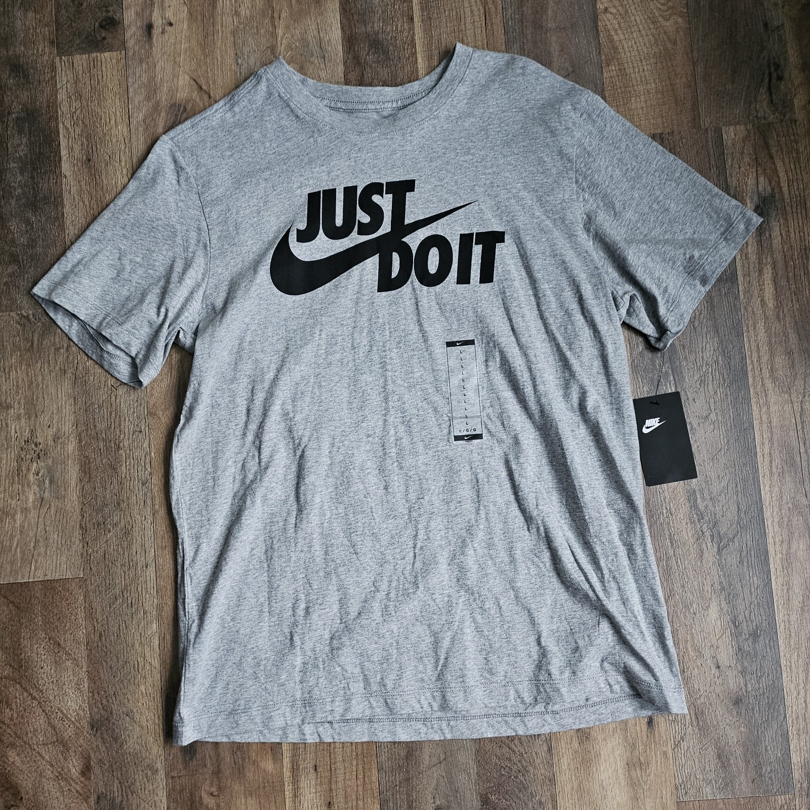 Nike Men&rsquo;s Sportswear Just Do It Swoosh Graphic T-Shirt AR5006-063 Dark Grey