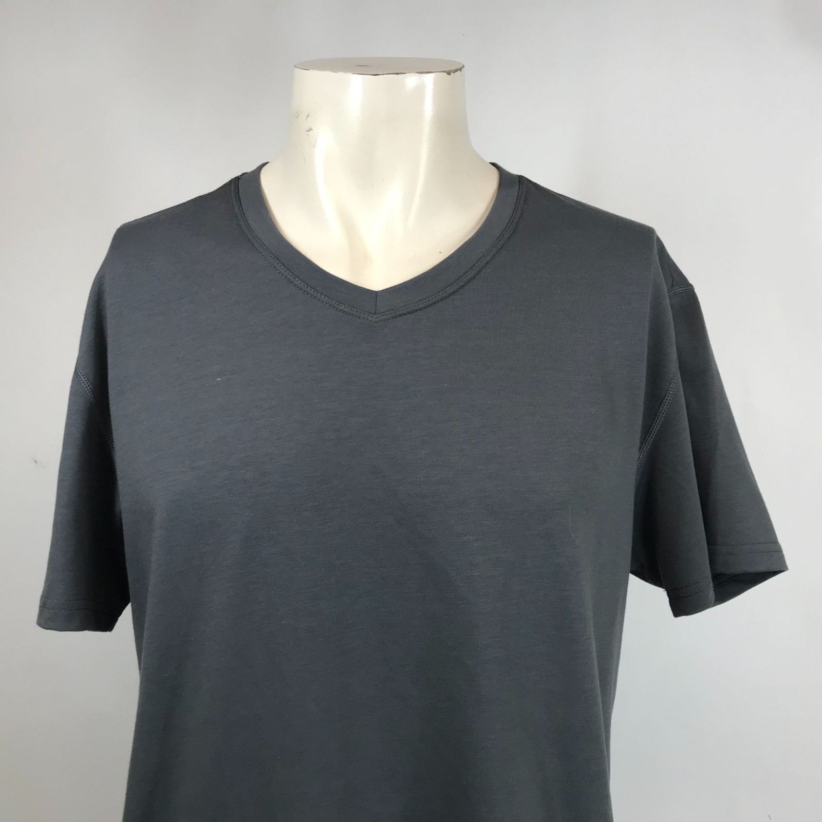 BYLT – MEN&rsquo;S LARGE -GRAY DROP CUT SHORT SLEEVE V NECK BYLT BLEND T-SHIRT