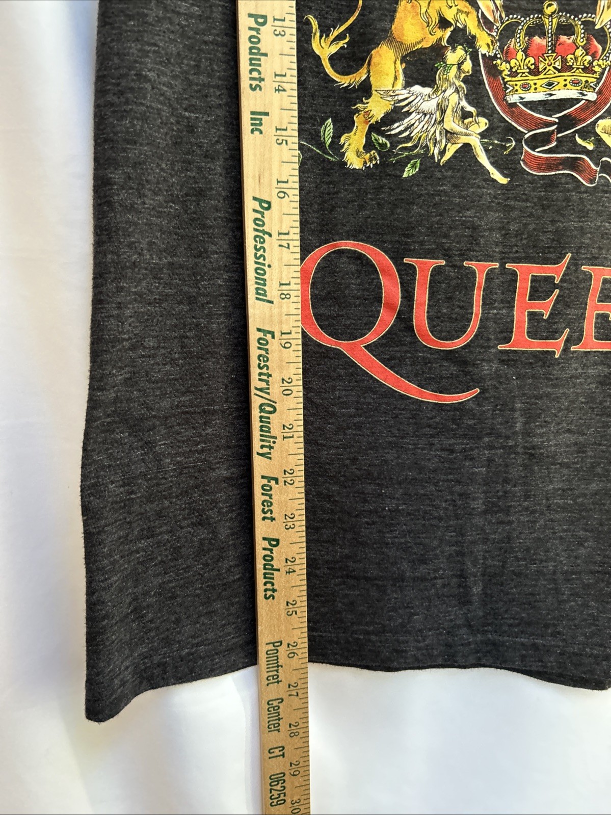 QUEEN Crest OFFICIAL LICENSE T SHIRT Men’s Med Grey Rock Band Unisex