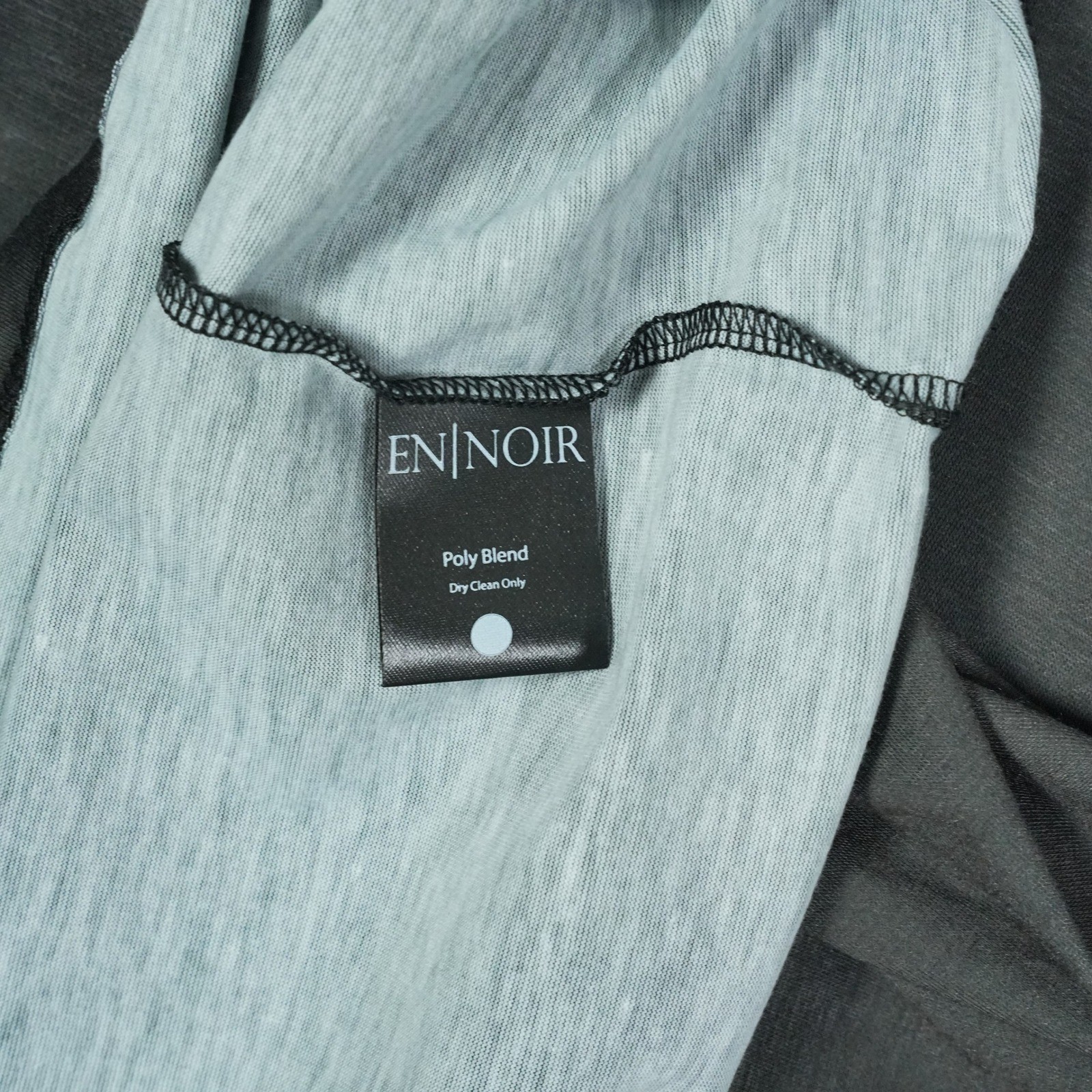 En Noir Mens Avant Grarde Monochromatic T-Shirt Black Made in USA 20×30