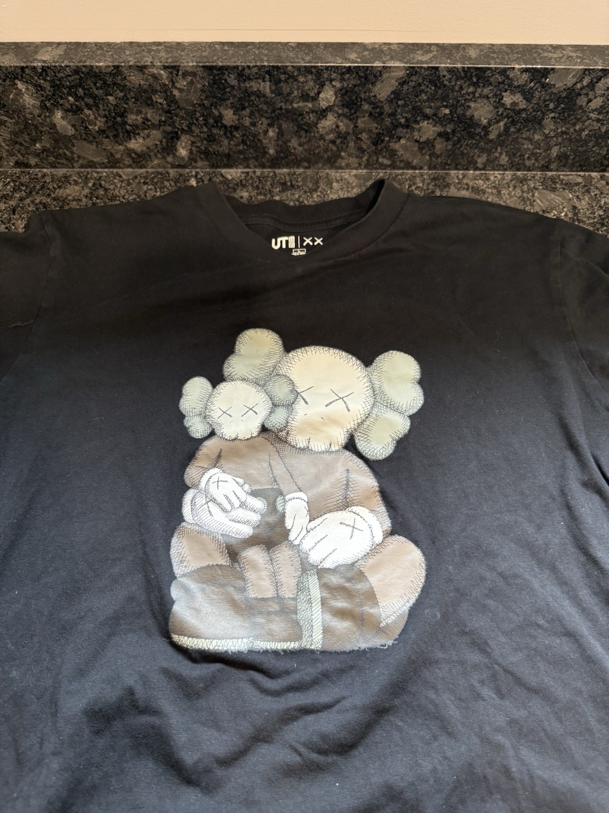KAWS x Uniqlo Companion Limited Exclusive UT Graphic T-Shirt Size L Black Cotton