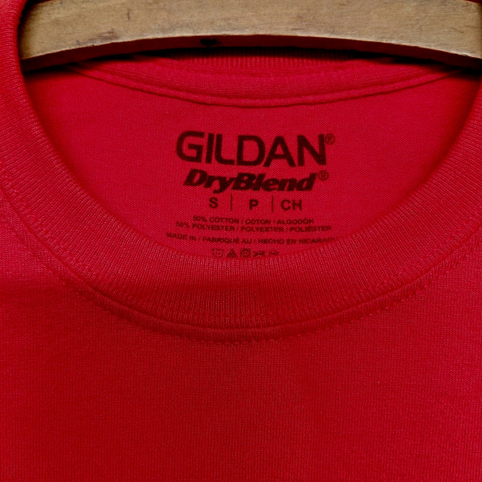 Gildan Mens SMALL Moisture Wicking Solid Cotton Short Sleeve Blank RED Shirt