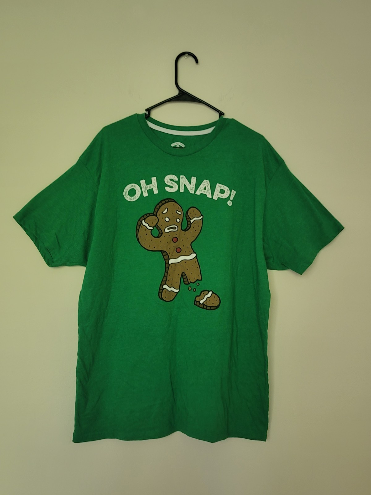 Holiday Time Gingerbread Man « Oh Snap! » Adult XL (46-48) Green T-Shirt Christmas