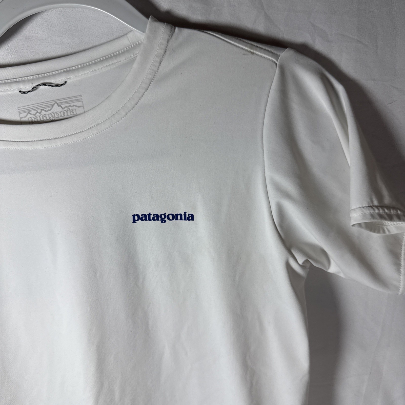 Patagonia Shirt Mens SMALL Short Sleeve Crew Neck White SWIMP SHIRT 50+ UPF 2Z