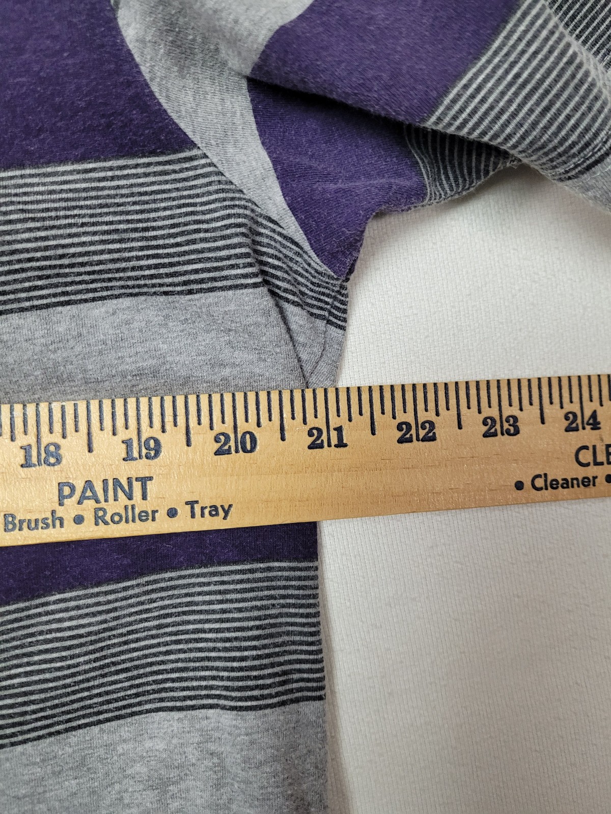 Zoo York T-Shirt Mens Large Purple Gray Striped V-Neck Cotton Poly Blend casual
