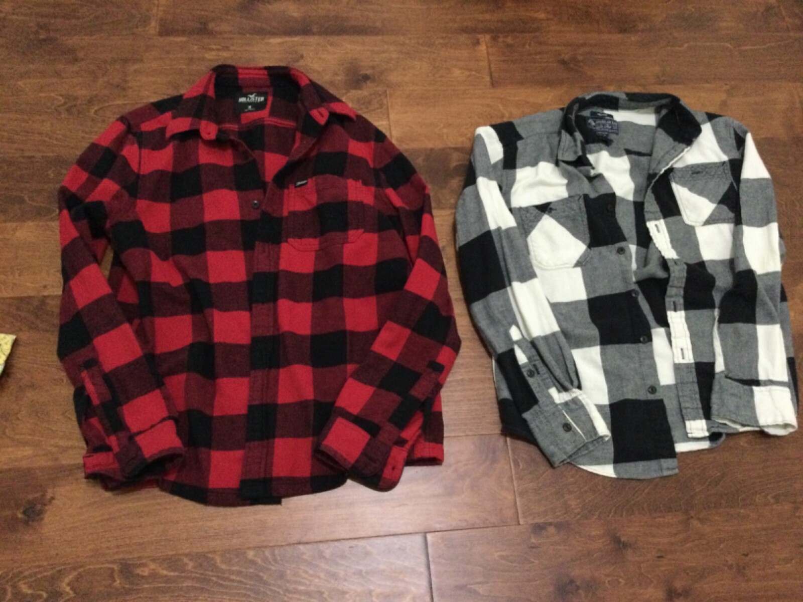 lots of 2 mens shirts hollister and amer Rag size M