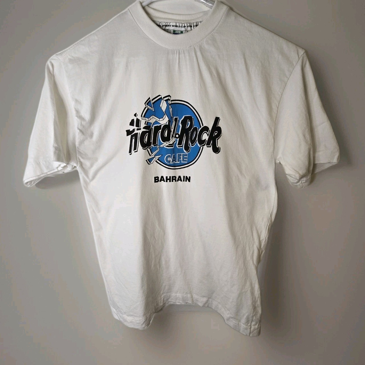 Rare Hard Rock Bahrain T-Shirt on Rugby World Cup 99 Short L White Made in UAE