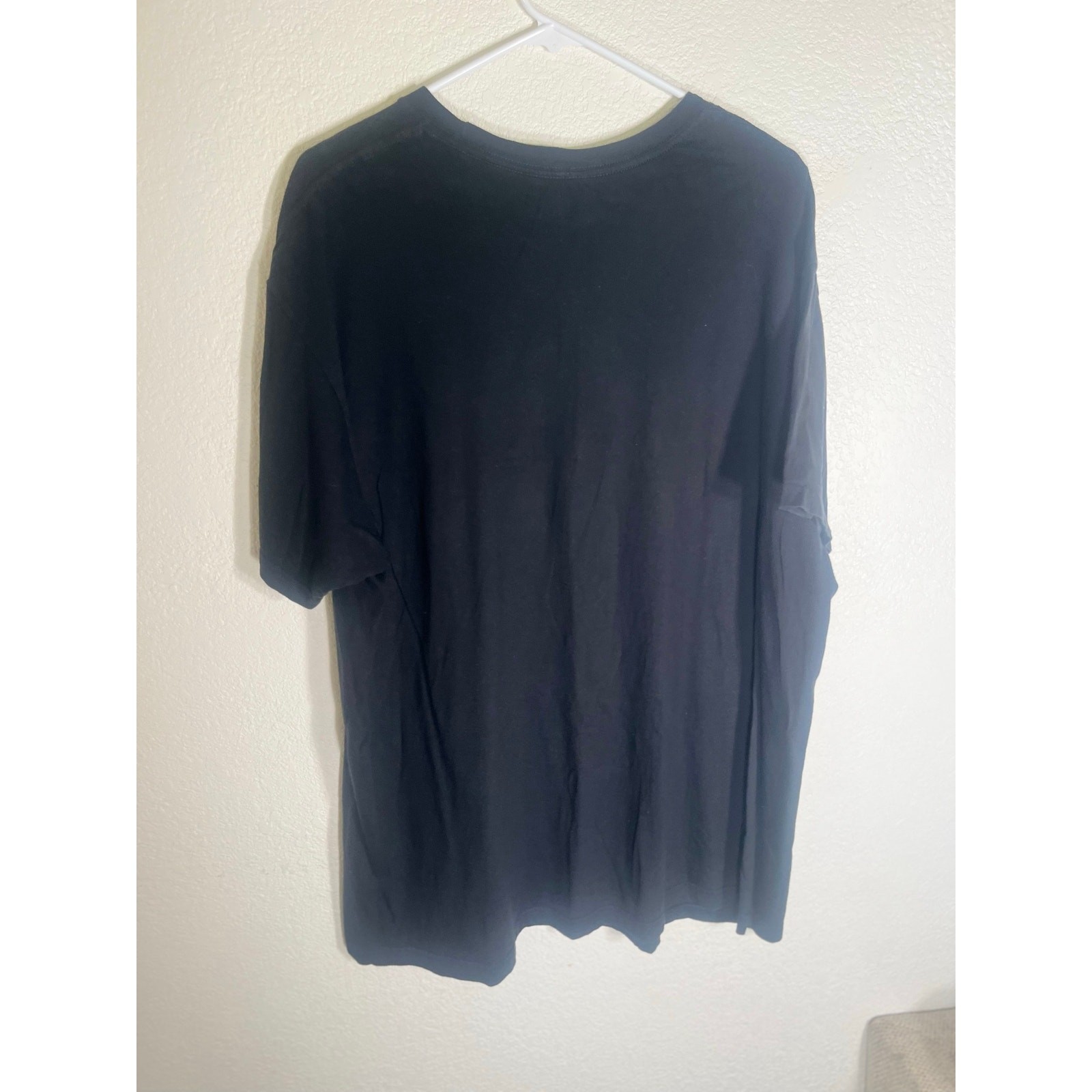Levi&rsquo;s XXL mens black T-shirt w/graphic design-used good