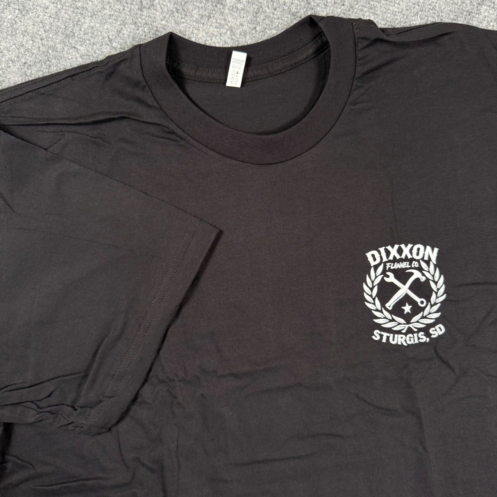 DIXXON Flannel Co. T-Shirt XL Black Sturgis SD Sketchy White Crest Tee NWT Men&rsquo;s