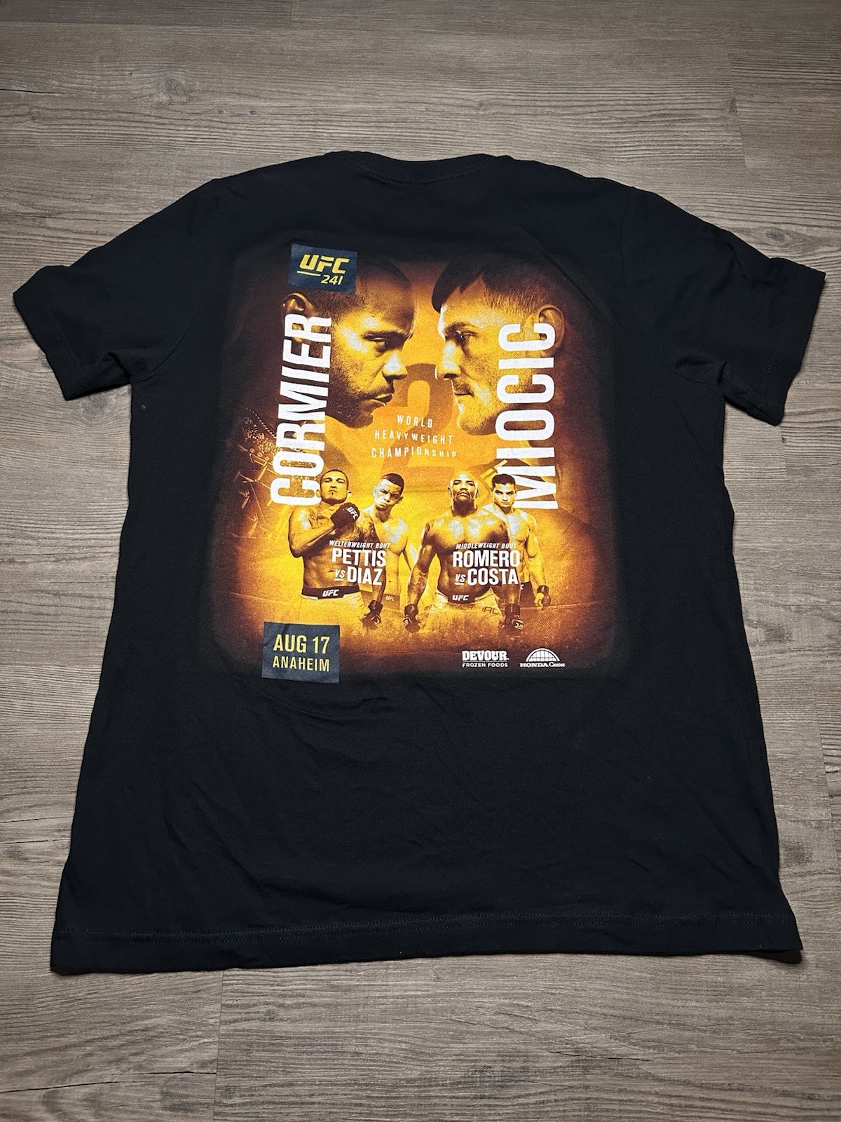 UFC T-Shirt Men’s Size Large UFC 241 Promo Daniel Cormier Vs Stipe Miocic MMA
