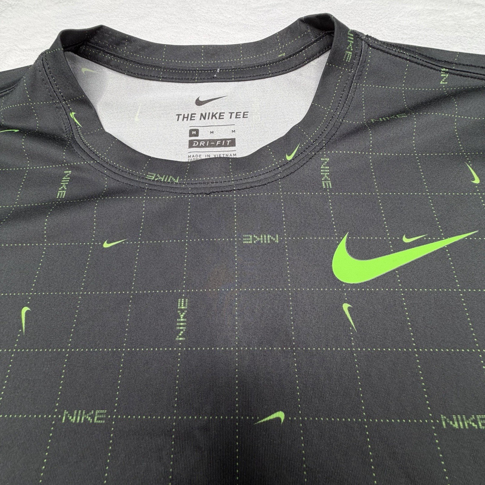 Nike Men’s The Nike Tee Dri-Fit Anti Odor Training Shirt All Over Grid & Logo M