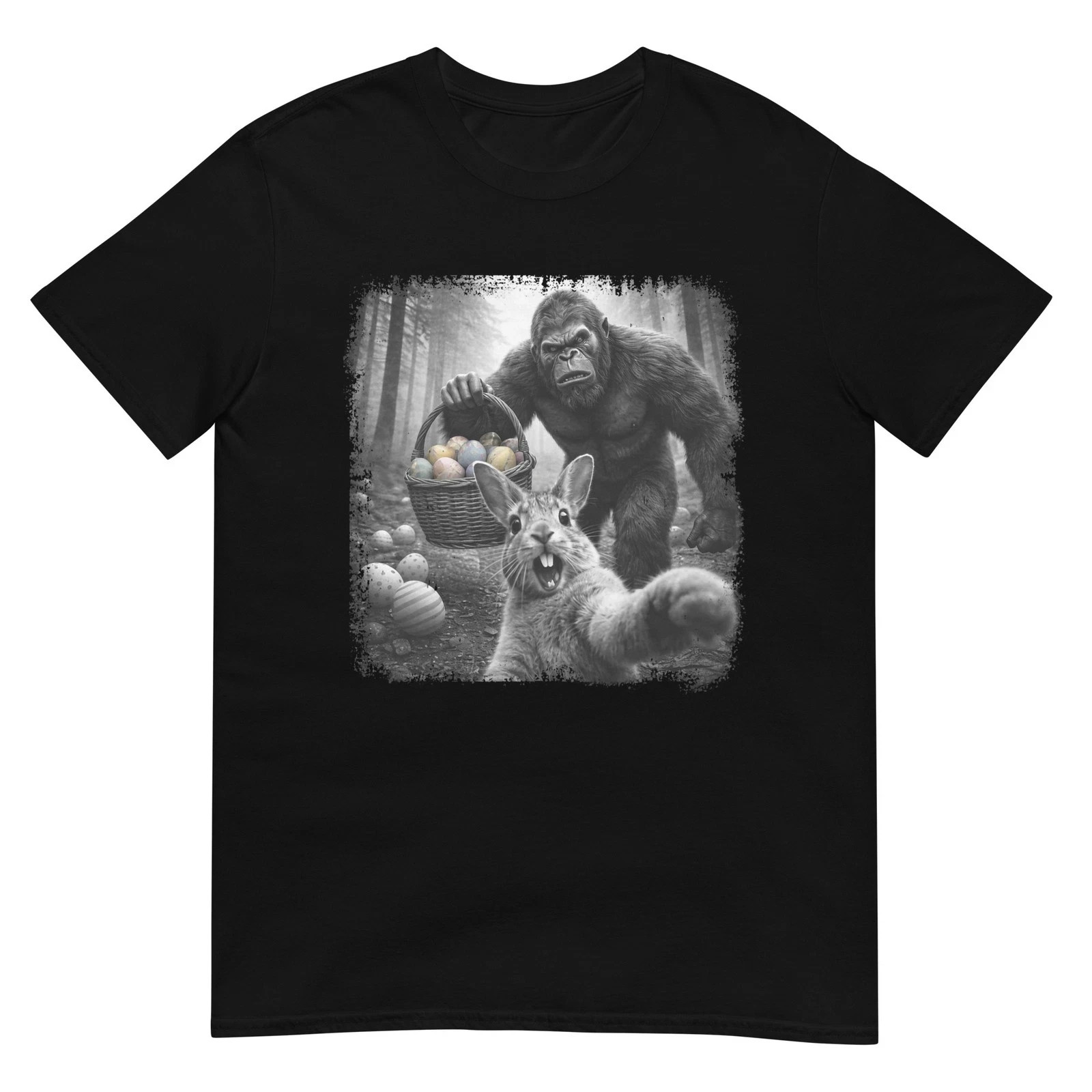 Funny Easter Day Bunny Selfie with Bigfoot Easter Eggs Men T-Shirt