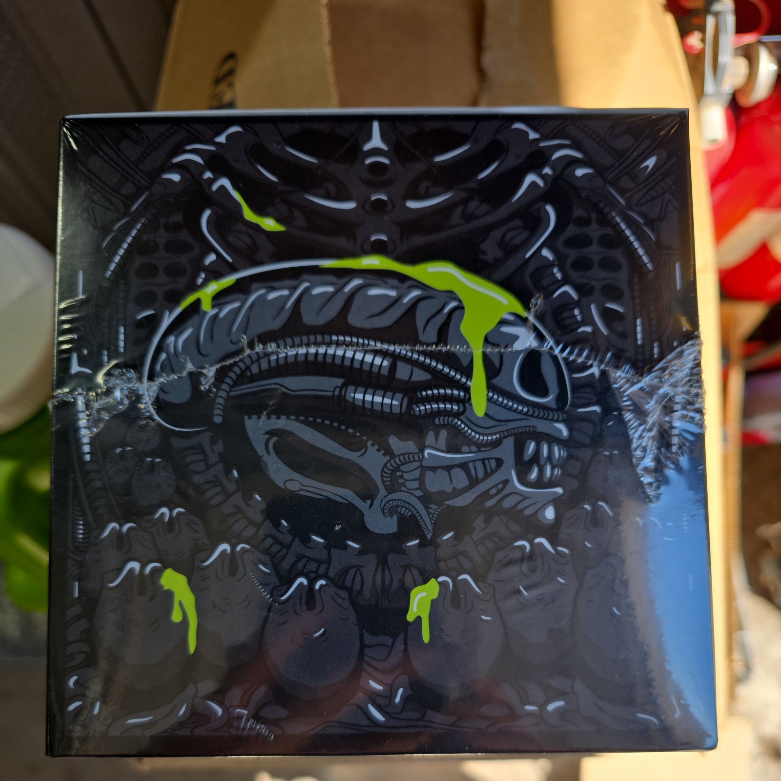 Alien Funko Pop 40th Anniversary Target Exclusive Collectors Ed. w/ Large Shirt