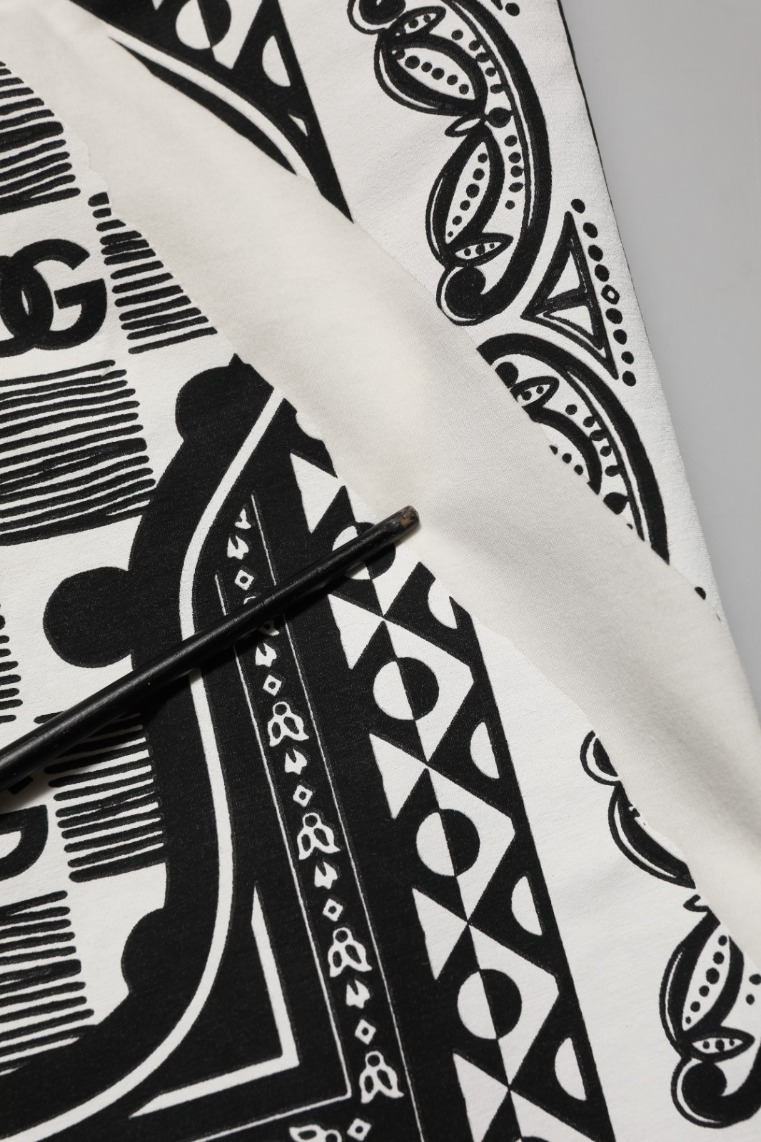 DOLCE & GABBANA T-shirt White Cotton Logo Bandana Print Men IT52/US42/XL 900usd