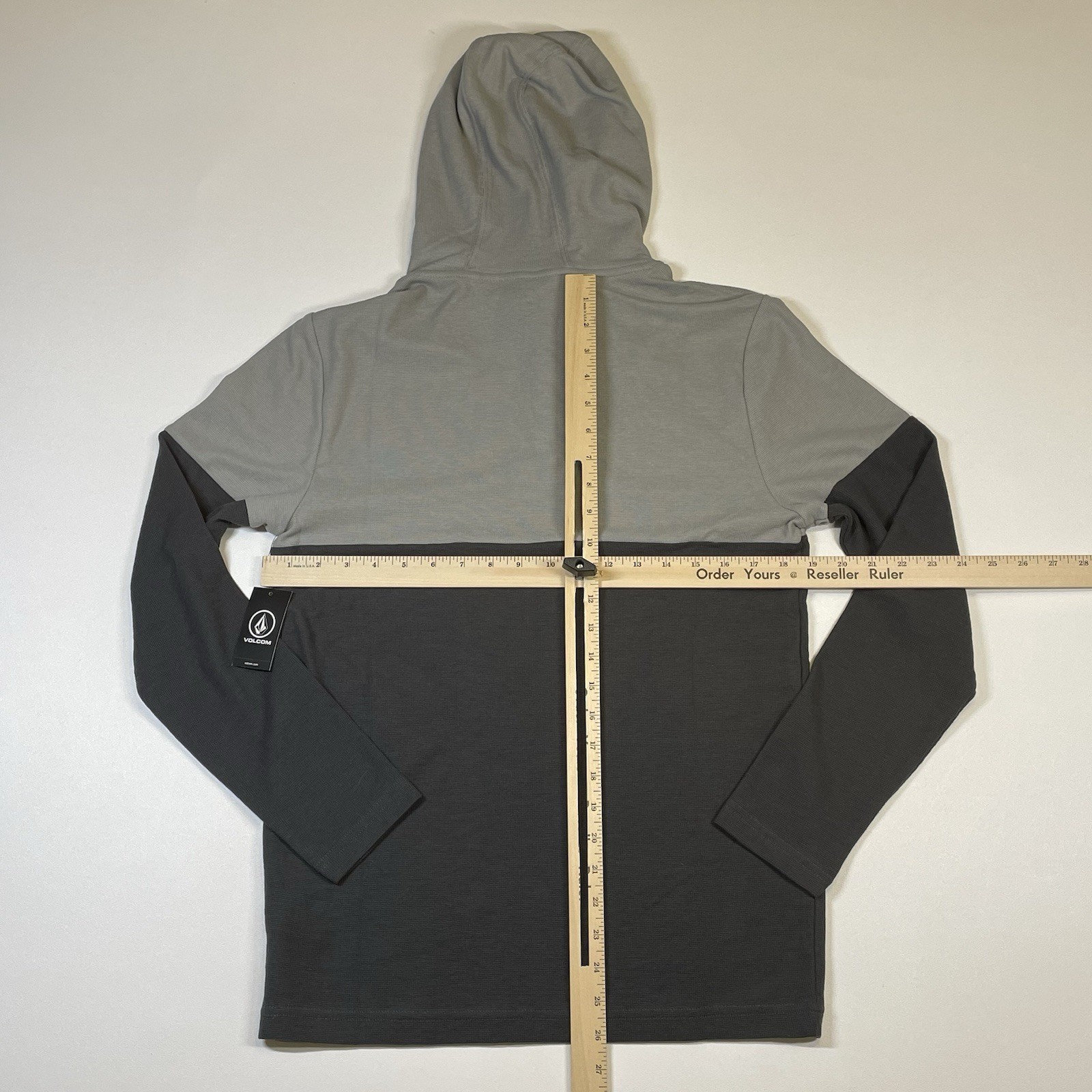 Volcom Shirt Men’s Small Gray L/S Nunez Colorblocked Thermal Hooded Tee NEW