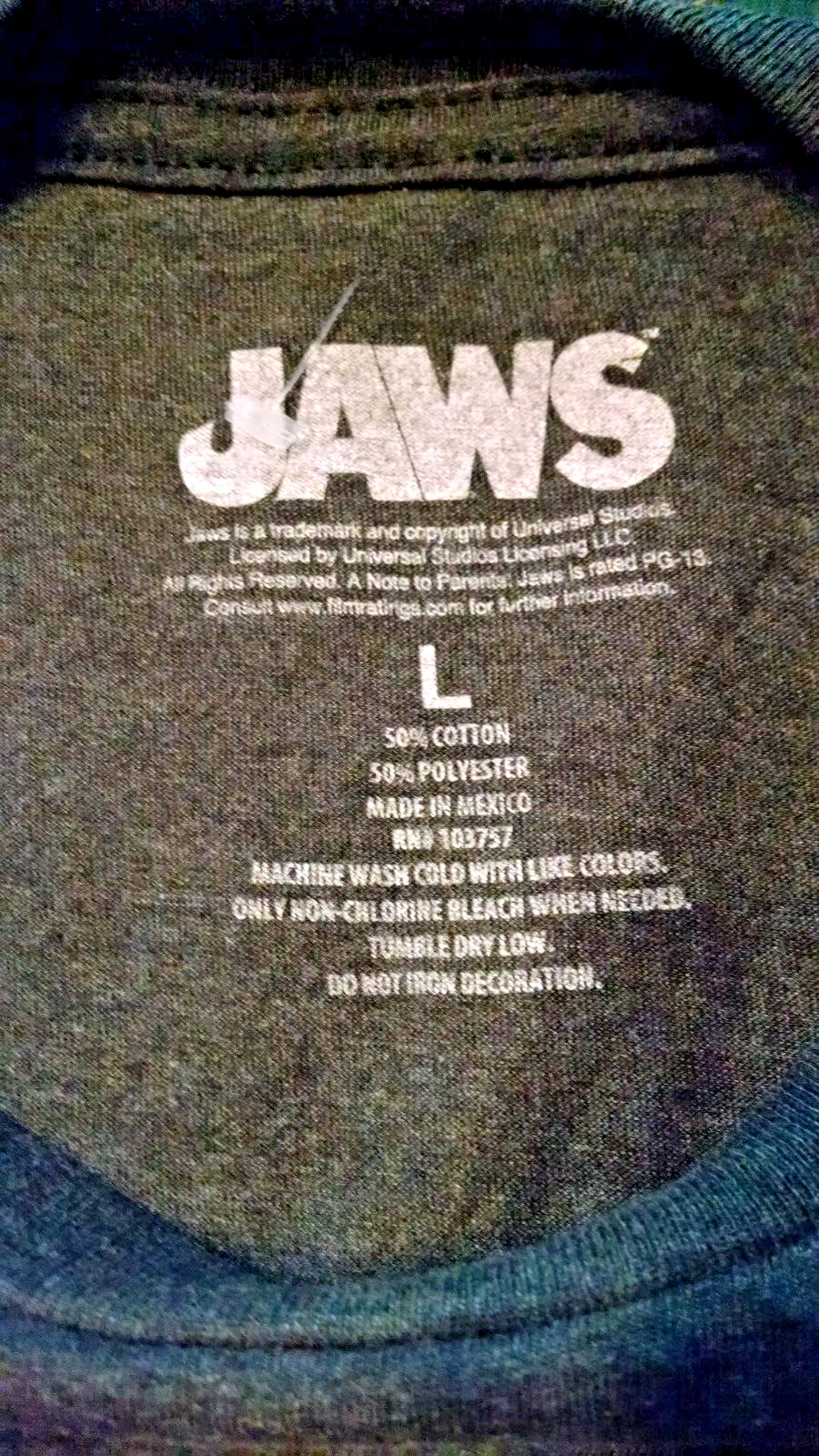 JAWS TEE SHIRT NEW SHORT SLEEVE COTTON L LARGE NWOT MOTION PICTURE MACHINE WASH*