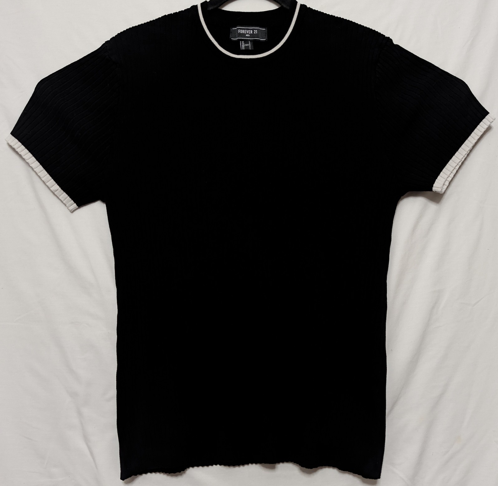 Forever 21 Men&rsquo;s Black Ribbed Knit Short Sleeve L Sweater Shirt 18&Prime; W X 26.5&Prime; L