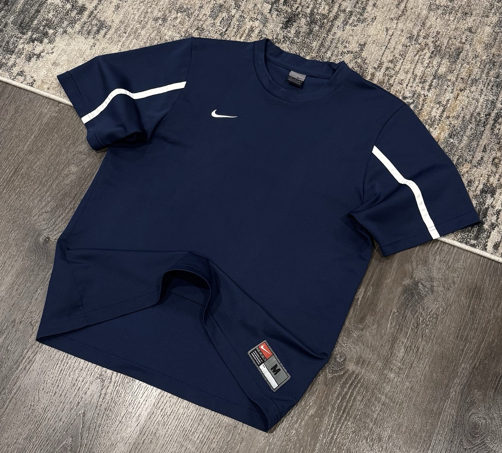 Vintage 90s Y2K Nike Athletic Shirt—Embroidered Swoosh Team Patch—Men’s Medium