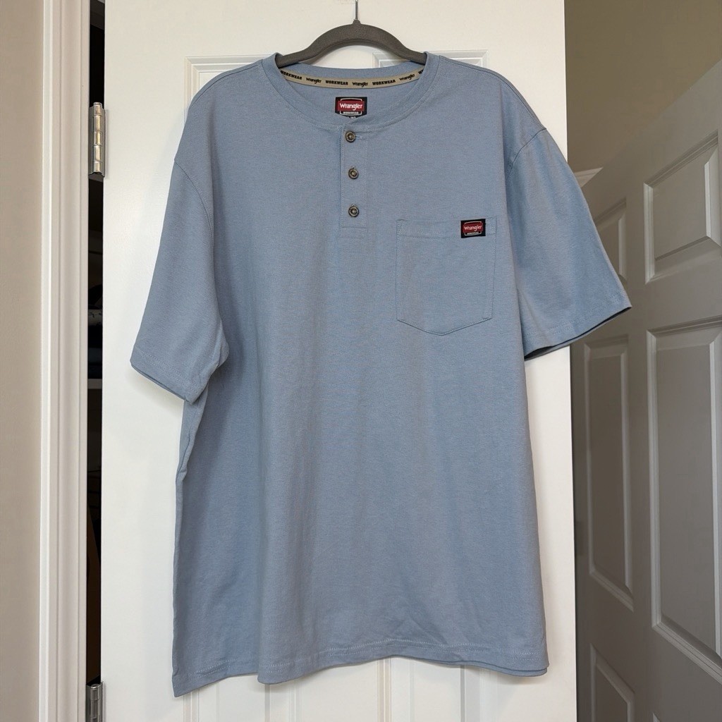 NWT Wrangler Workwear Men’s Pocket Henley T Shirt Blue XL 46-48 Relaxed Fit