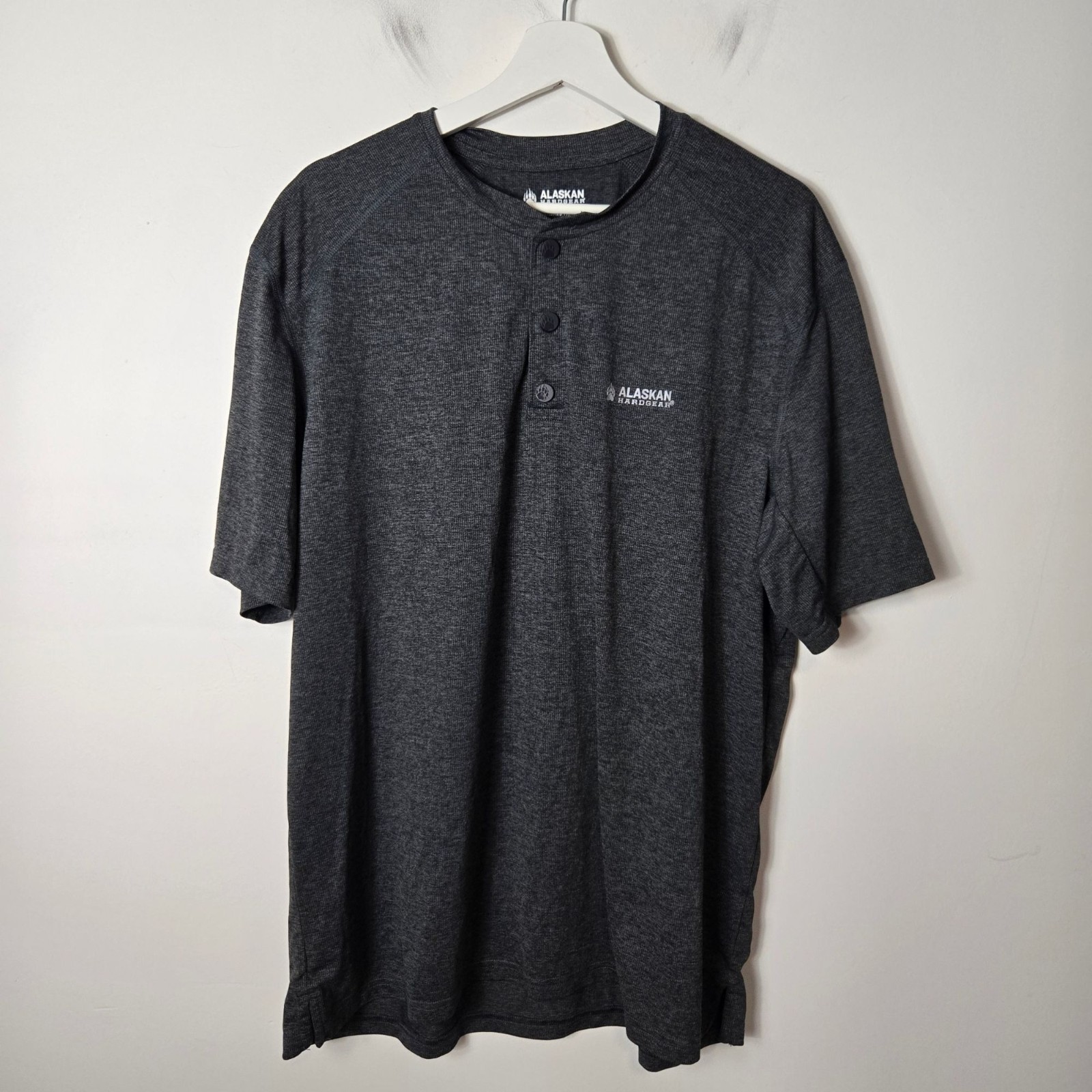 AKHG Duluth Trading Men&rsquo;s Size L Tun-Dry Standard Fit Short Sleeve Henley Gray