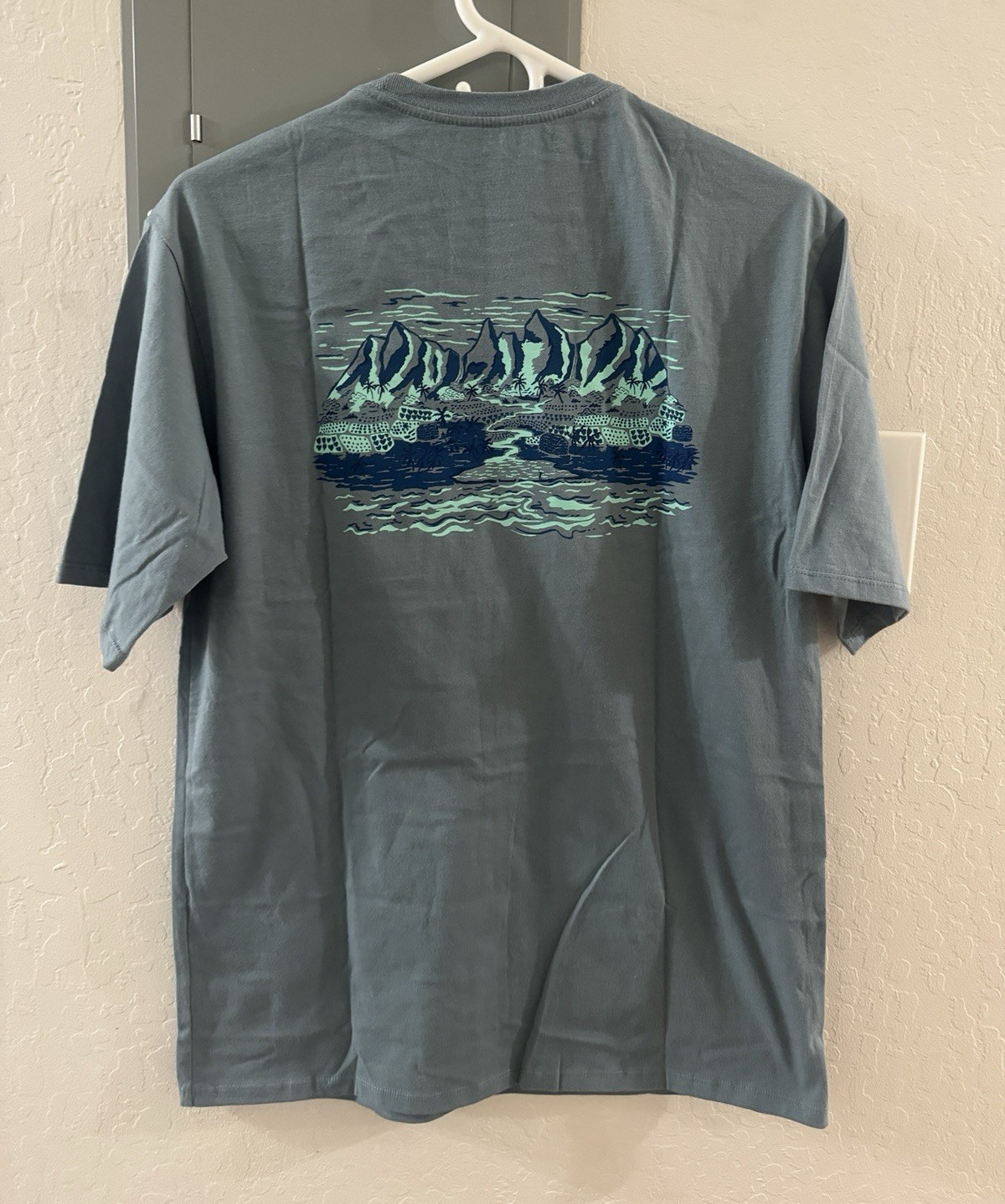 Patagonia M&rsquo;s Malama &lsquo;Aina Pocket T-Shirt – Hawaii 37852 Color: BLSG Size: S New