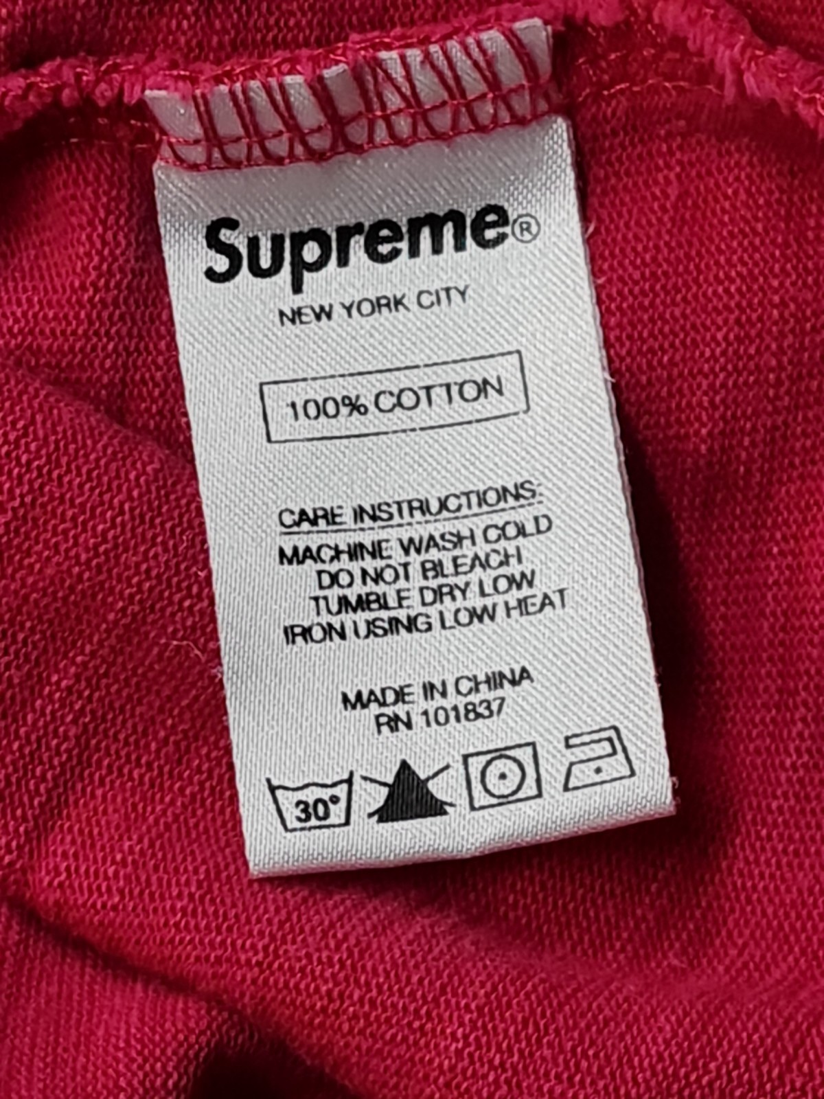 AUTHENTIC SUPREME POCKET TEE MEN SIZE MEDIUM (21×28) IN RED COLORWAY.