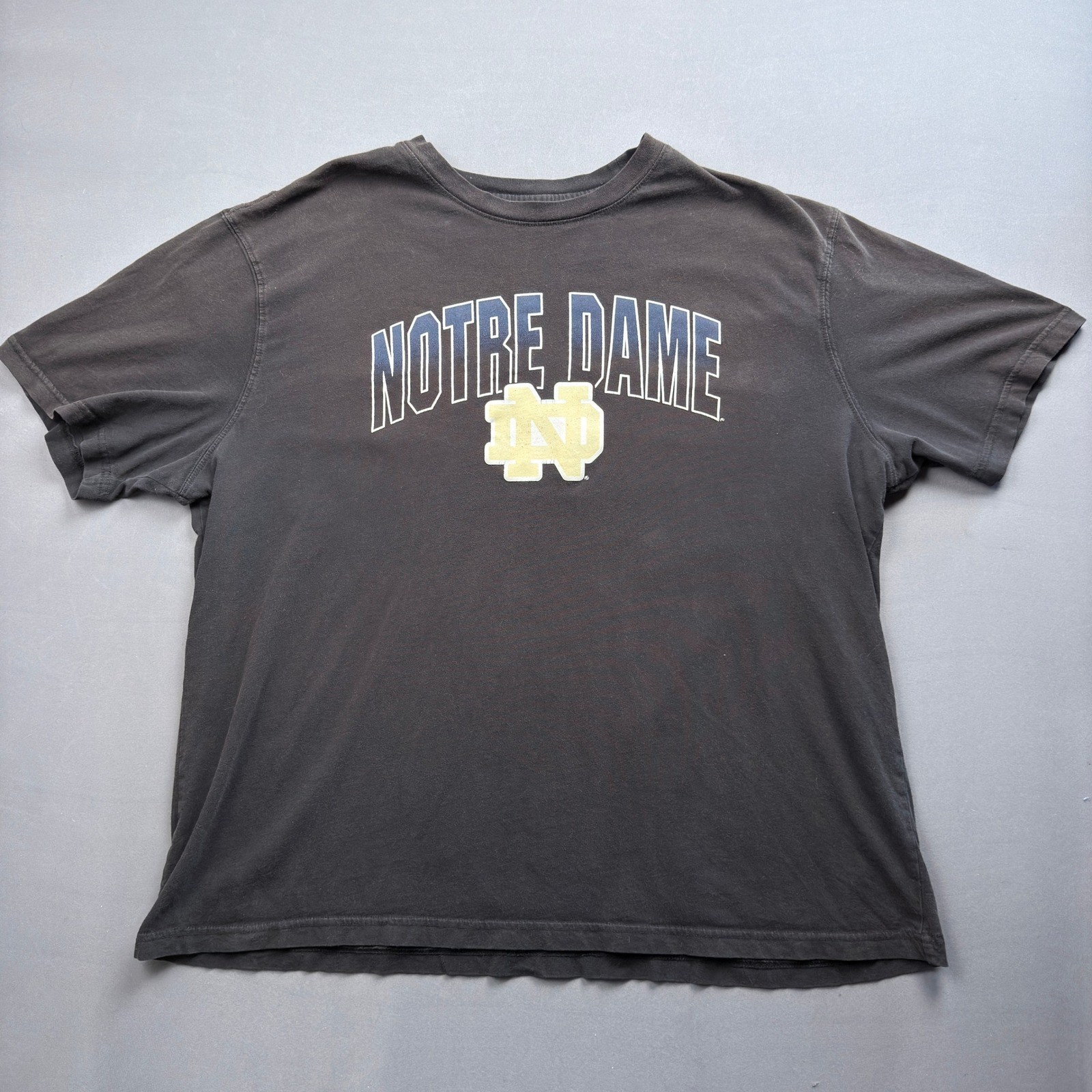 Notre Dame Fighting Irish Colosseum NCAA T-Shirt Men&rsquo;s 2XL College Tee