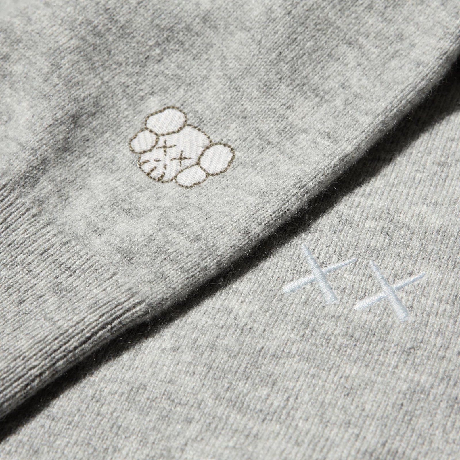 KAWS WINTER x UNIQLO Cashmere Crew Neck Sweater 3 colors New Japan 2025