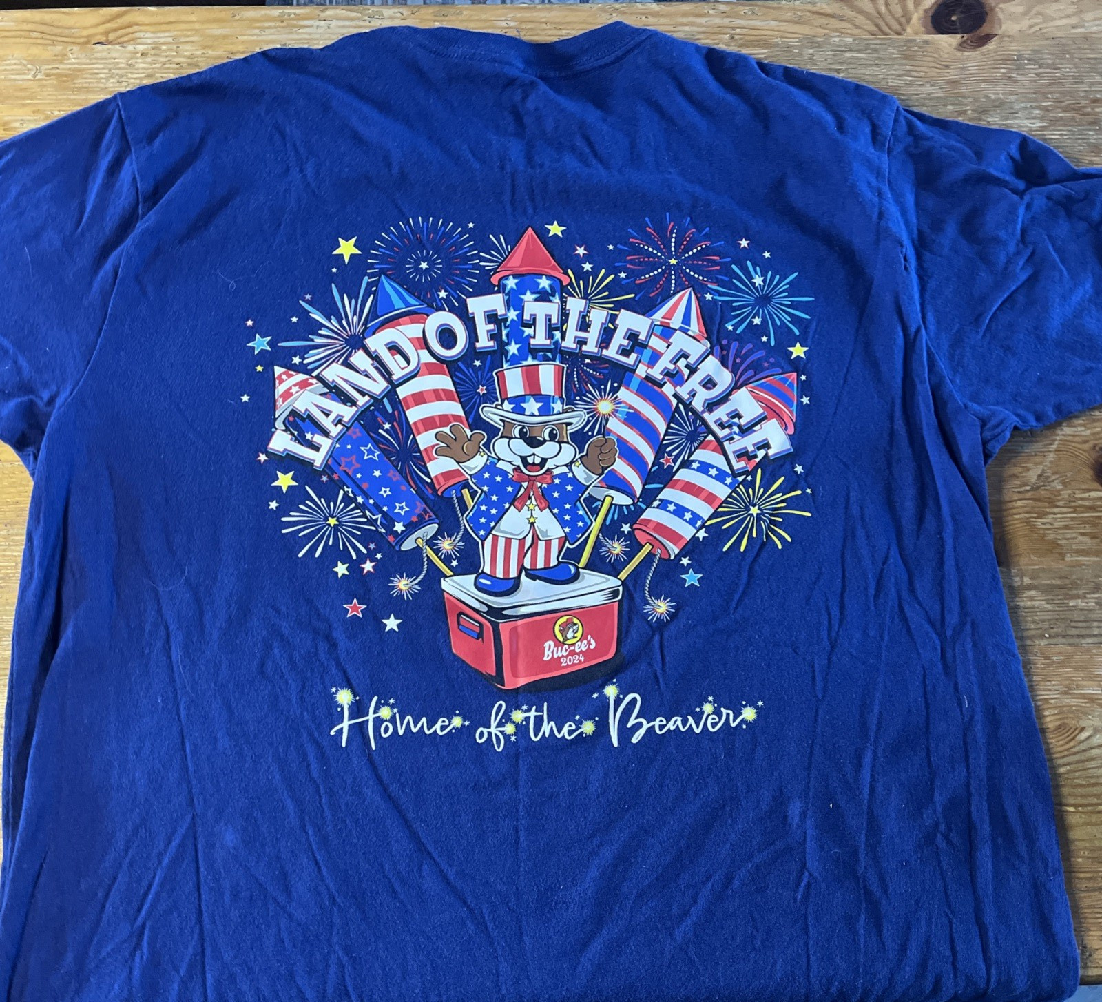 Bucees T-Shirt 4th Of July Land Of The Free Home Of The Beaver 2024 M Buc-ee&rsquo;s