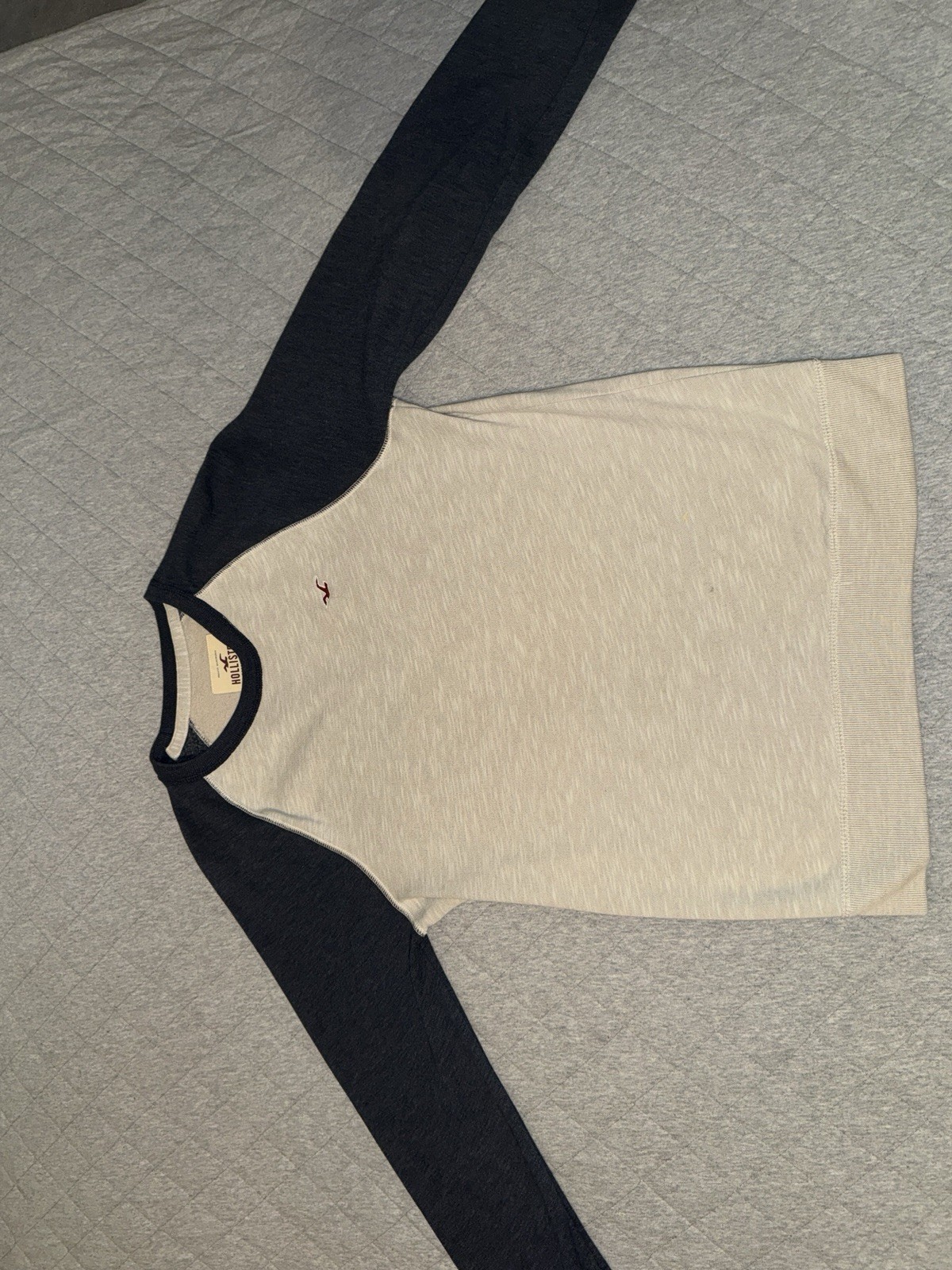 Hollister Men&rsquo;s M Raglan Long Sleeve Crew Neck Colorblock Cotton Knit Logo Tee