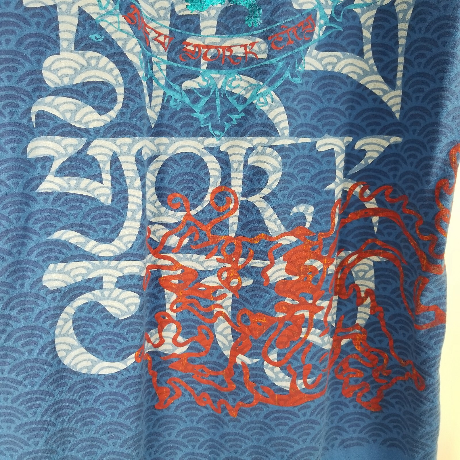 Tommy Hilfiger Men&rsquo;s Shirt Size XL Blue Trim Fit Graphic Tee East Meets West NY