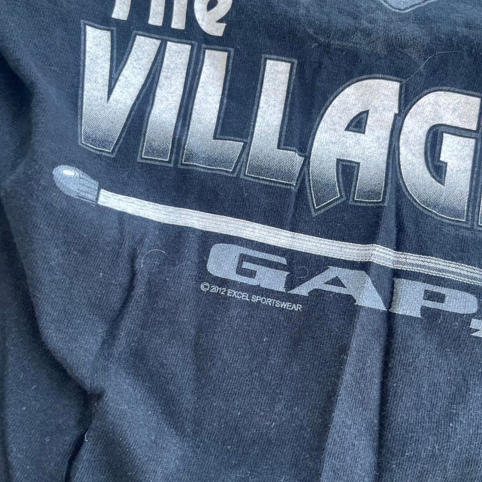 2012 The Village Arms Streetwear Y2K Graphic Tee Shirt
