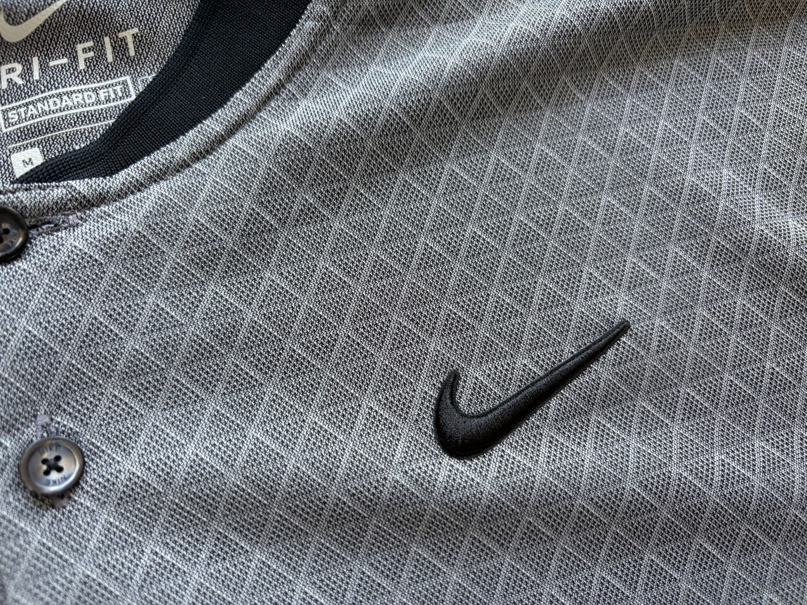 NIKE STANDARD FIT GOLF HENLEY BLACK GRAY MENS MEDIUM EXCELLENT CONDITION